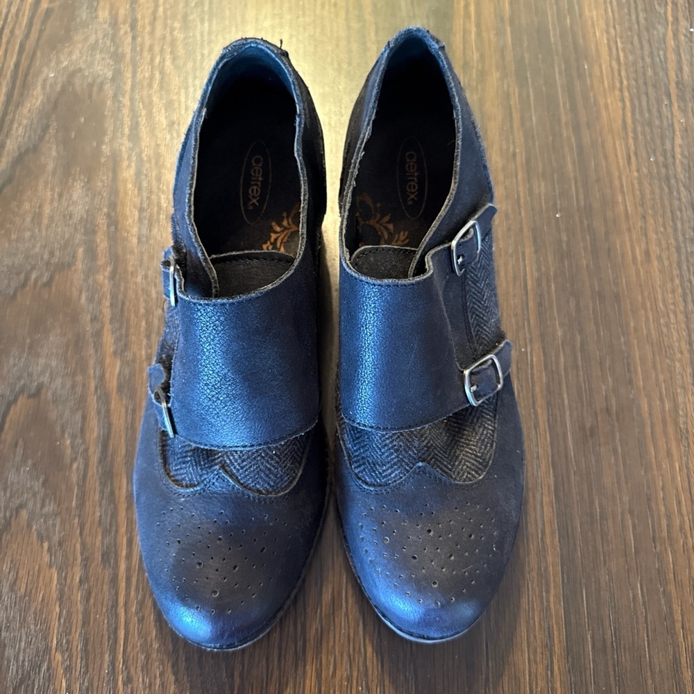 Aetrex Black Leather Buckle Shoes